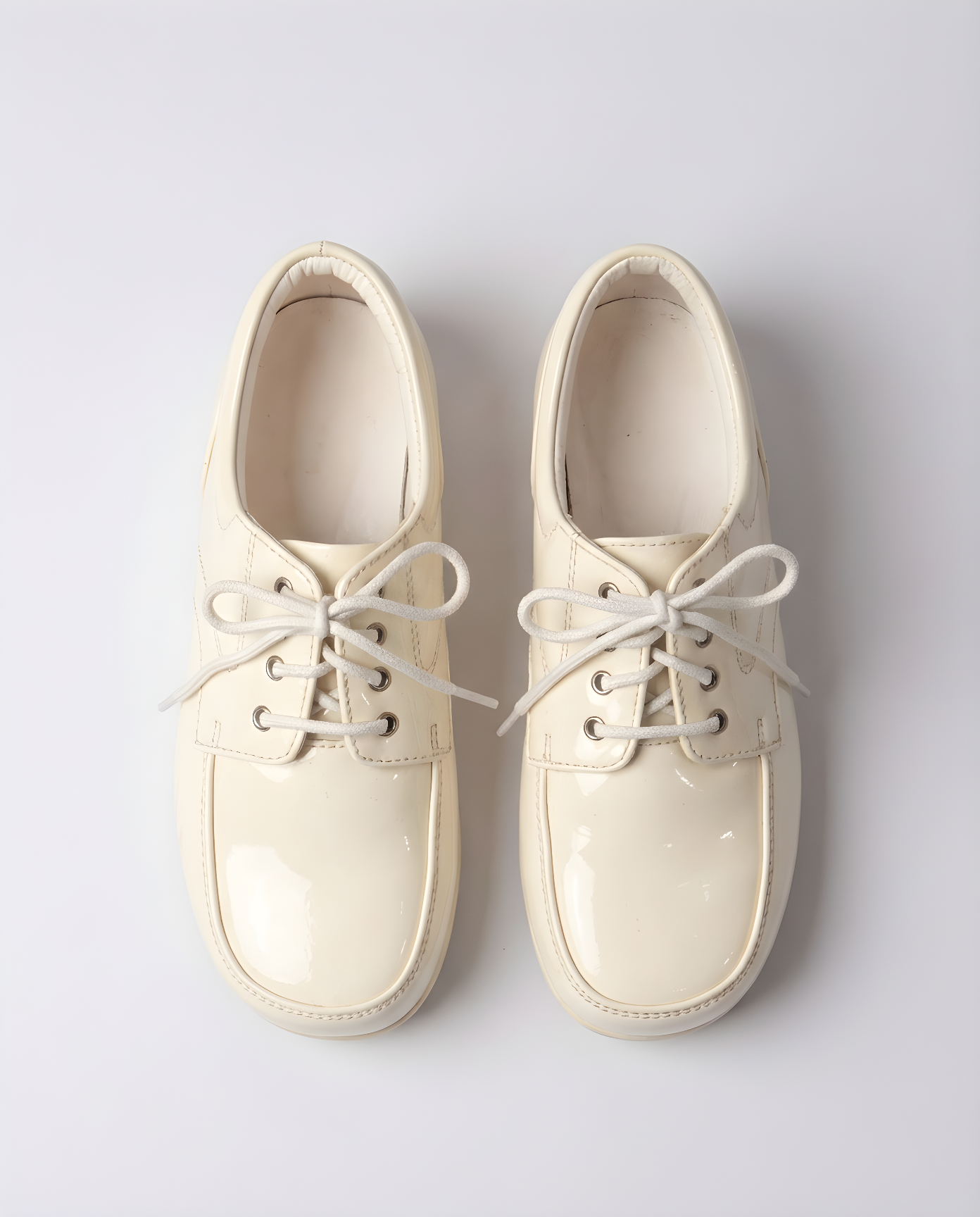 Boys cream patent derby shoe — toe detail