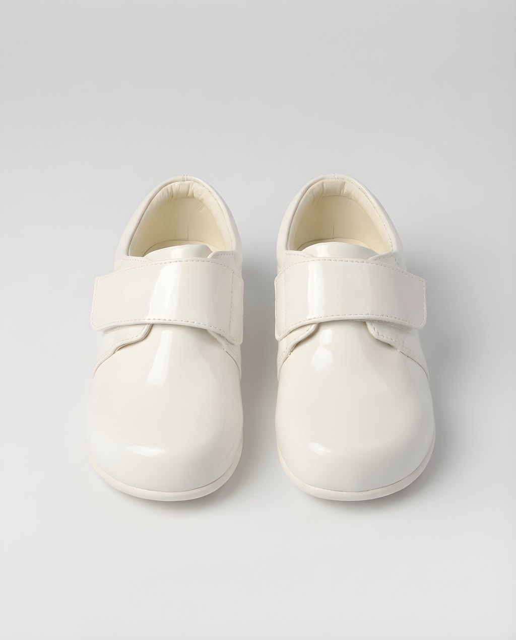 Boys ivory soft sole loafer — toe detail