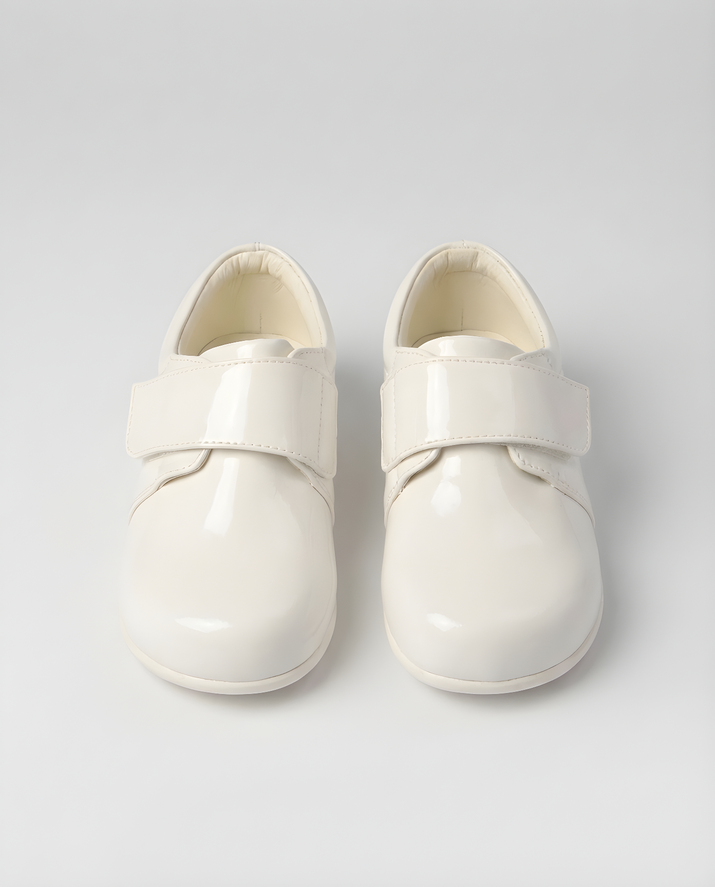 Boys ivory soft sole loafer — toe detail