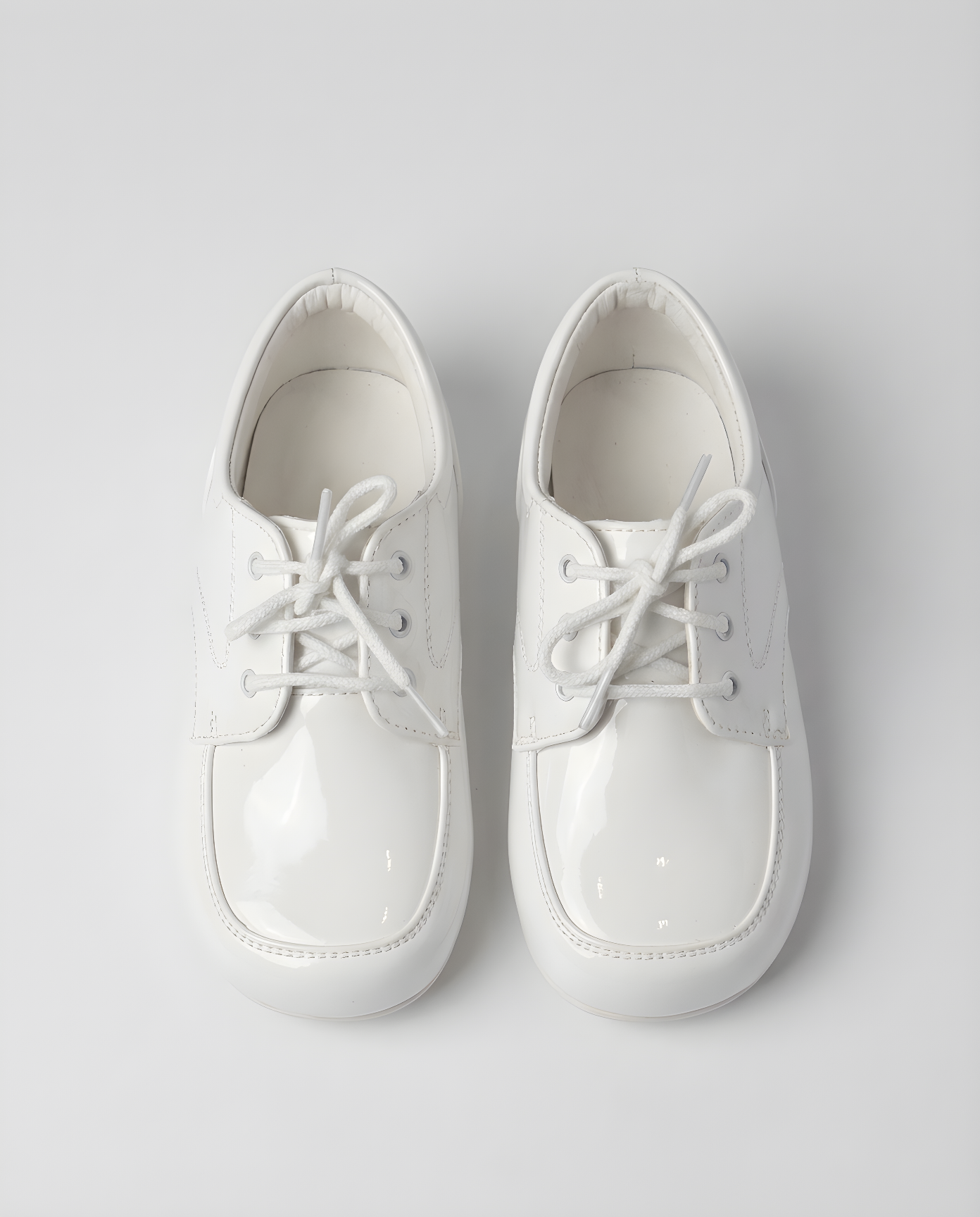 Boys classic white leather oxford shoe — sole view