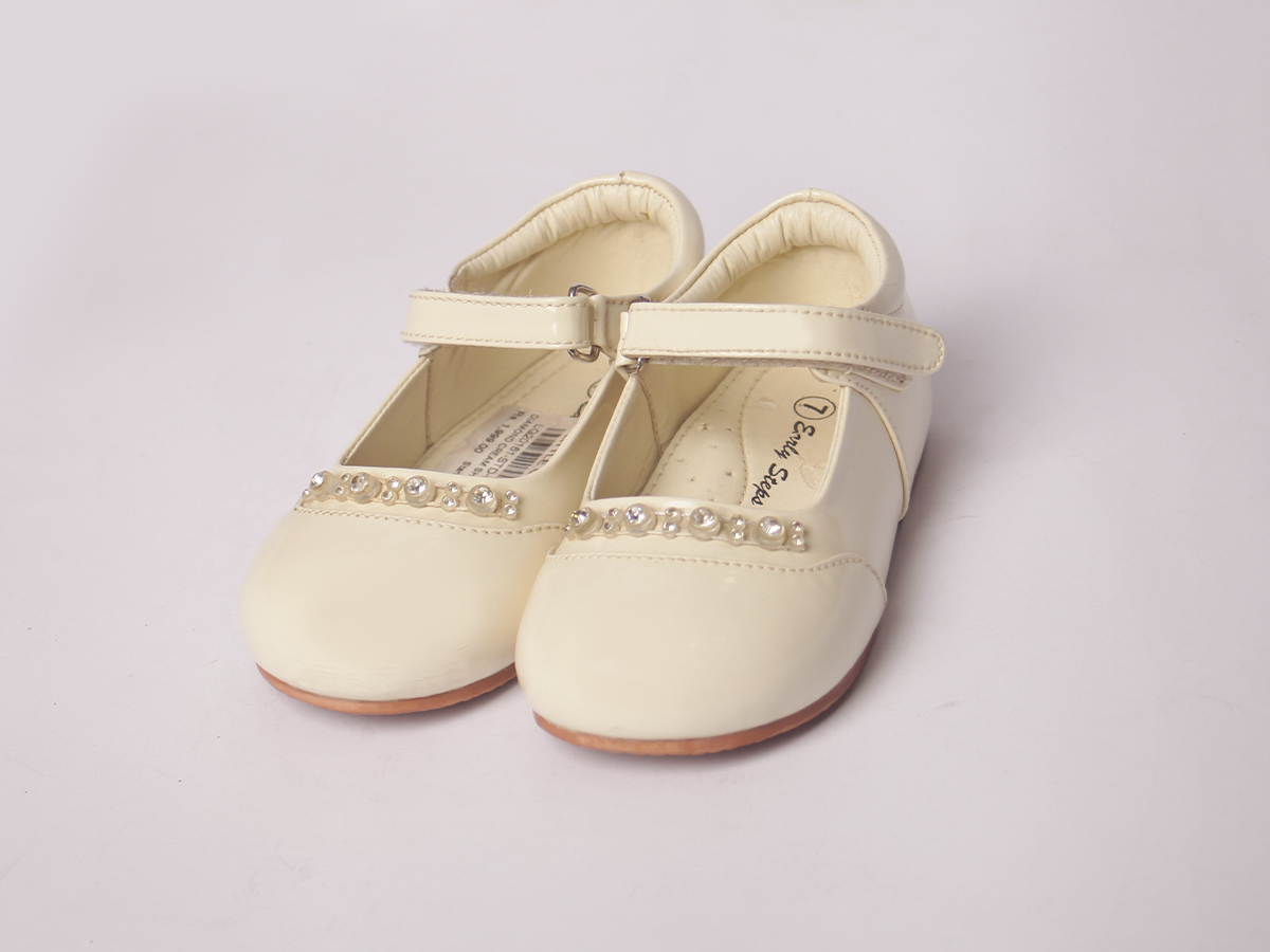 Cream Diamond Embellished Shoe girls shoe toe detail — Little Giants