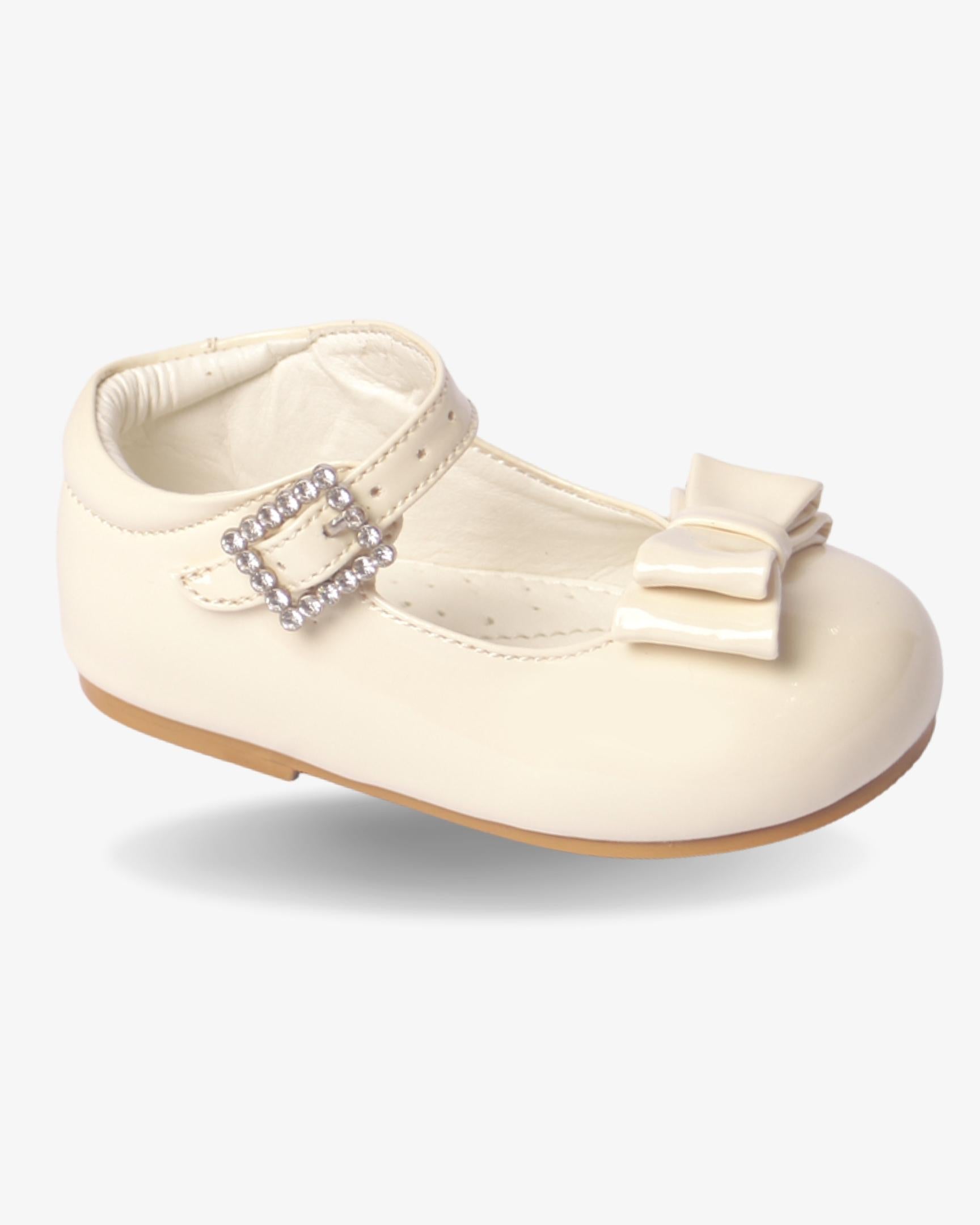 Cream Bow Shoe girls shoe front view — Little Giants